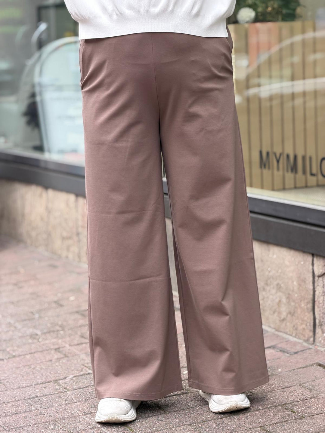 Niccolei Leveälahkeinen Housu Taupe