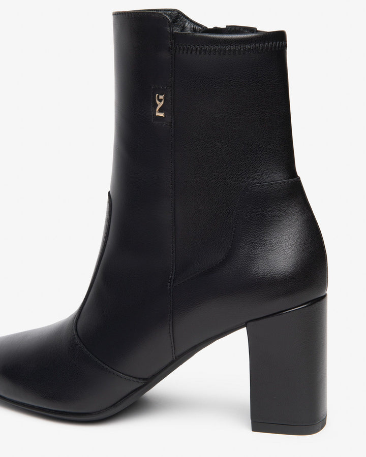 NeroGiardini Nahkanilkkurit Black