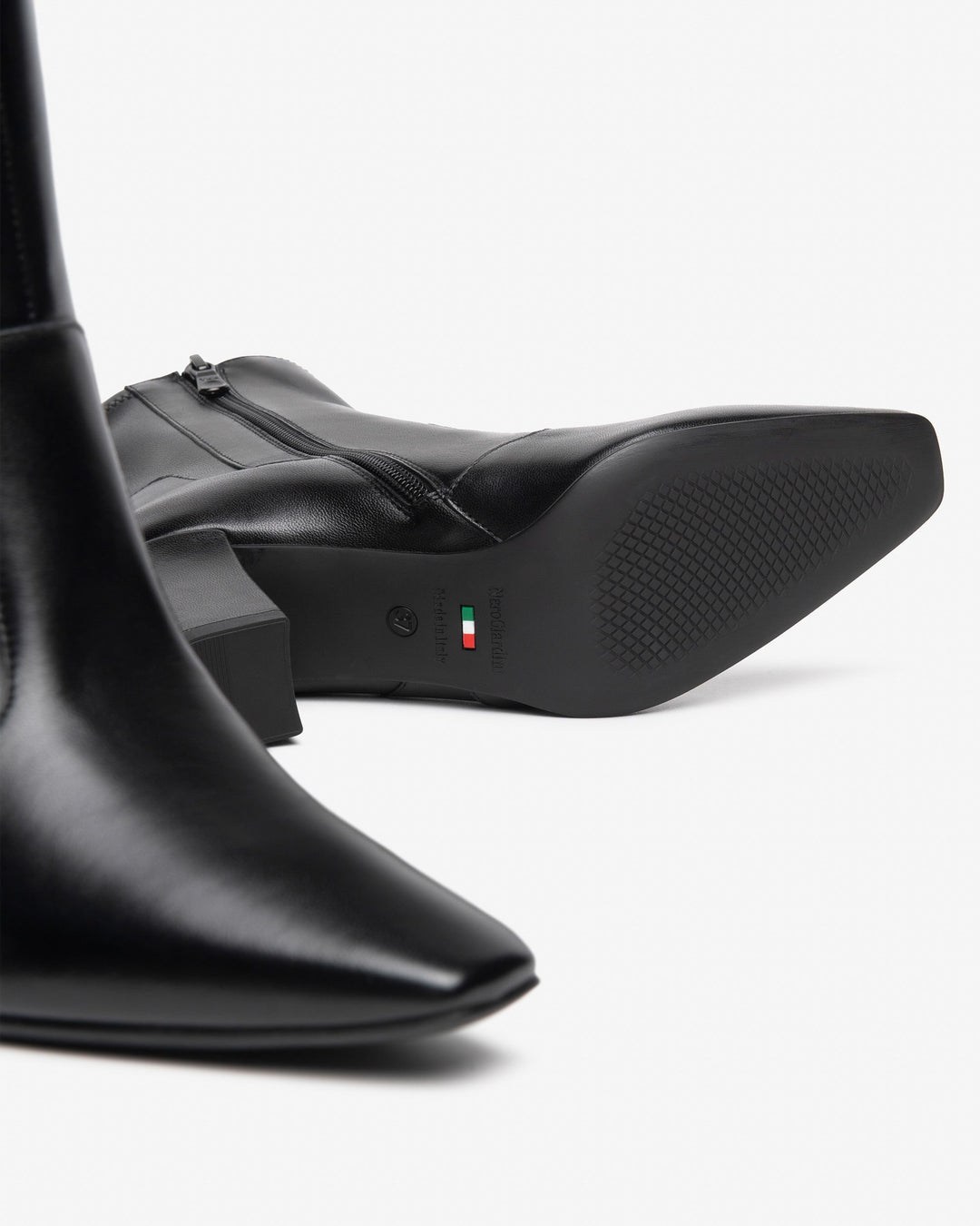 NeroGiardini Nahkanilkkurit Black