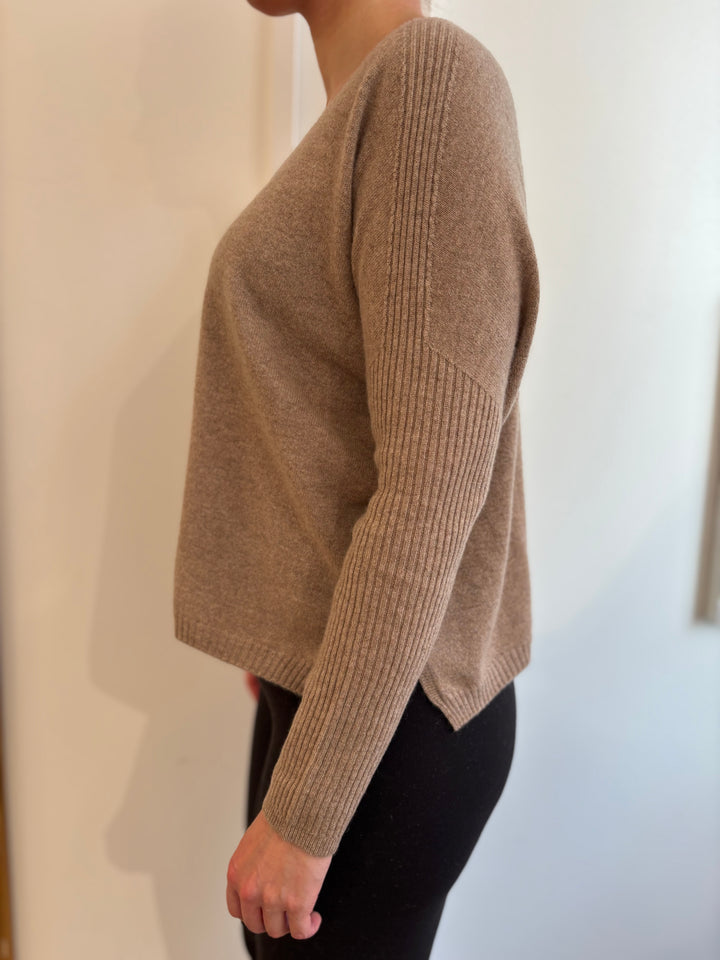 Ribbed Soft V-Neck Cashmere Taupe