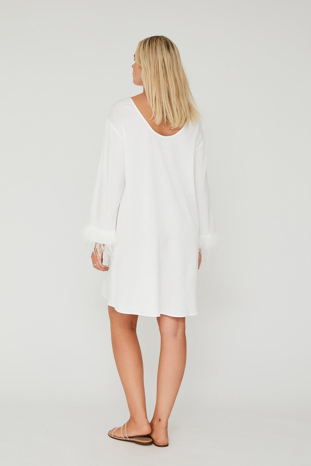 Brady Feather Mekko White - A - VIEW - My Milou