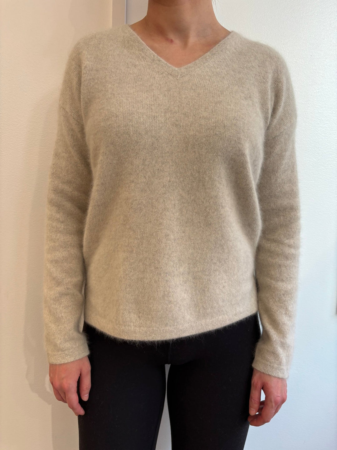 Cloud Soft V - Neck Raccoon Mix Neule Natural Beige - Estheme Cachemire - My Milou