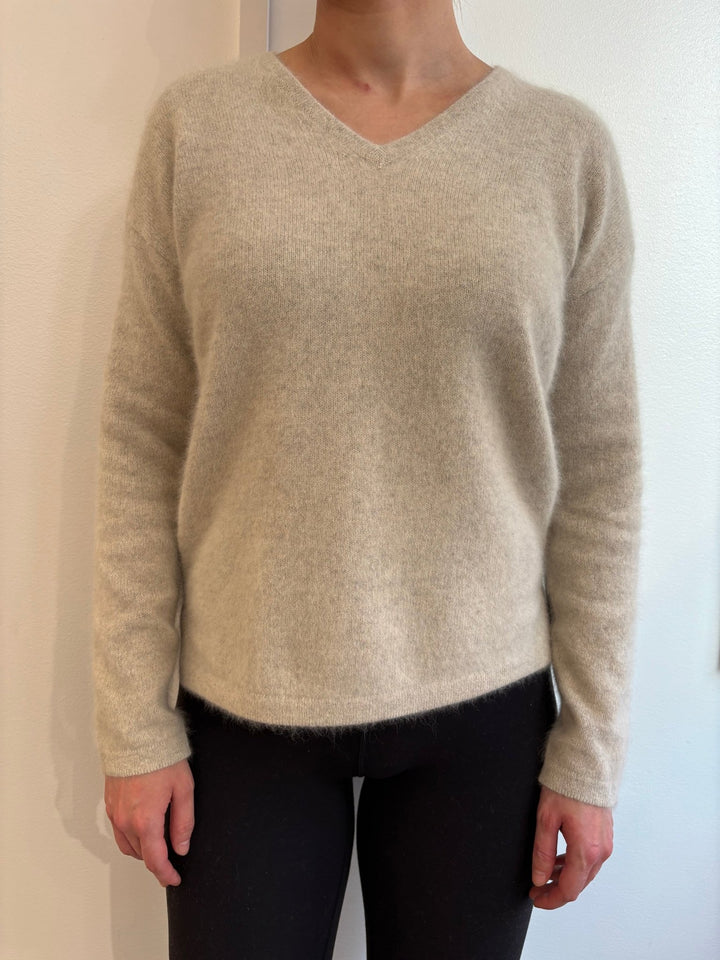 Cloud Soft V - Neck Raccoon Mix Neule Natural Beige - Estheme Cachemire - My Milou