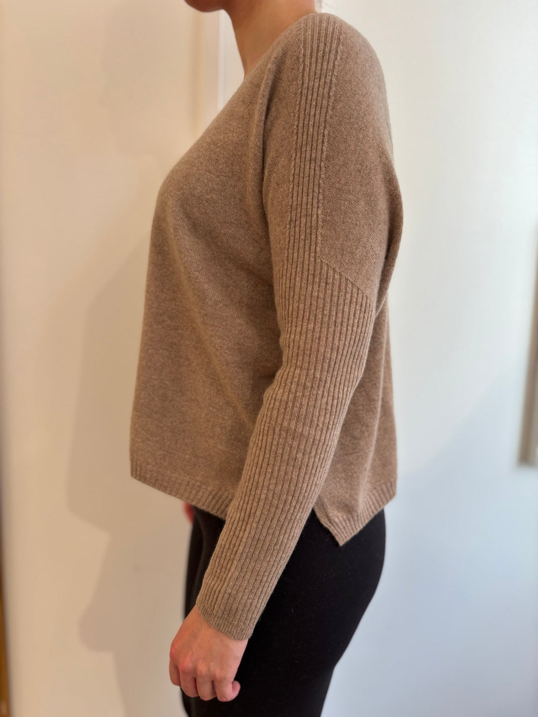 Ribbed Soft V - Neck Cashmere Taupe - Estheme Cachemire - My Milou