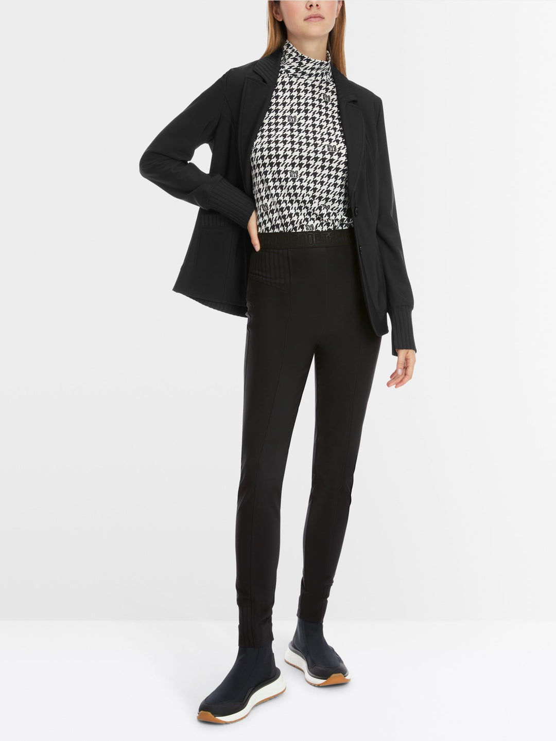 Sinnar in Sporty Slim Fit Black - Marc Cain - My Milou